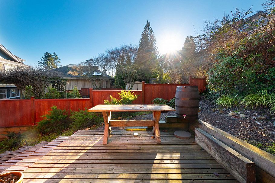 2341 Panorama Drive North Vancouver, BC - 38