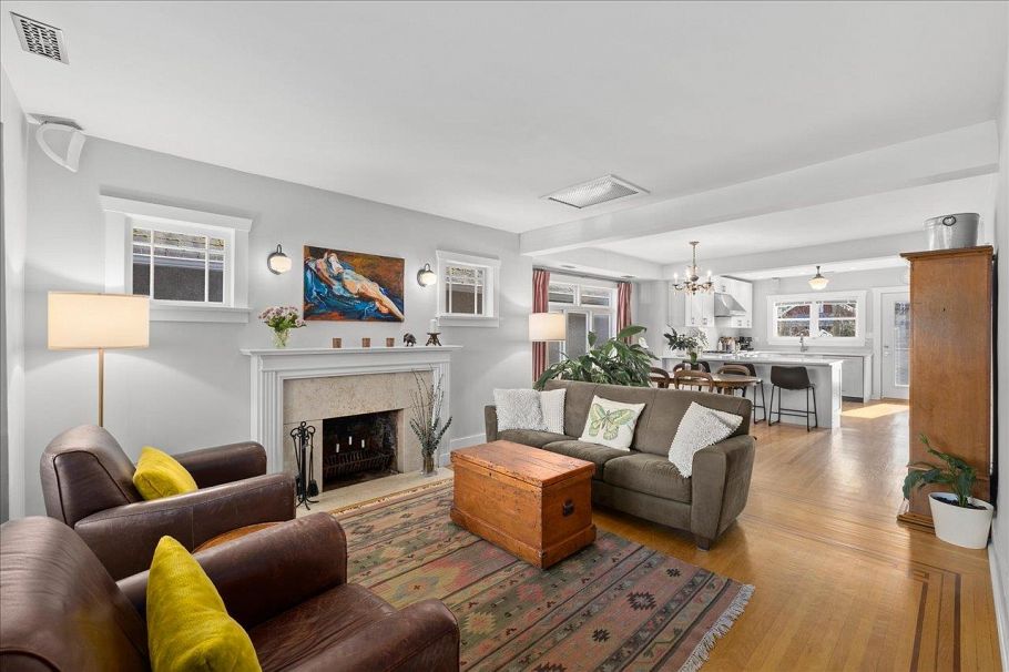 3440 W 26th Avenue Vancouver, BC - 3