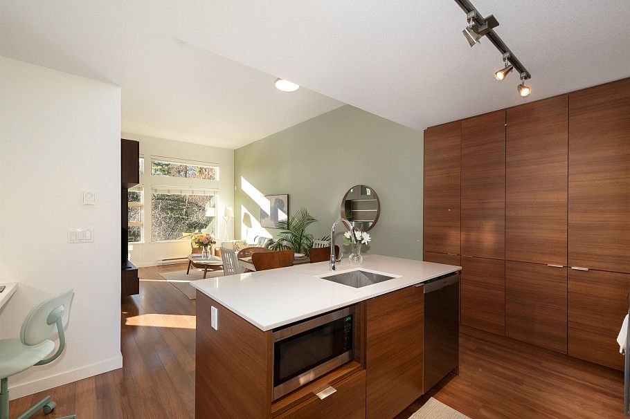 507 1677 Lloyd Avenue North Vancouver, BC - 5