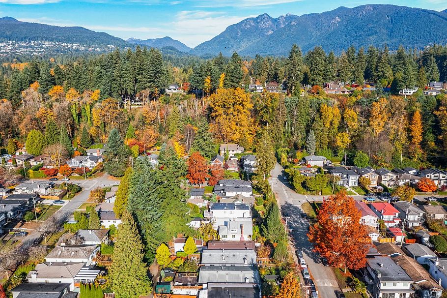 1709 Philip Avenue North Vancouver, BC - 35