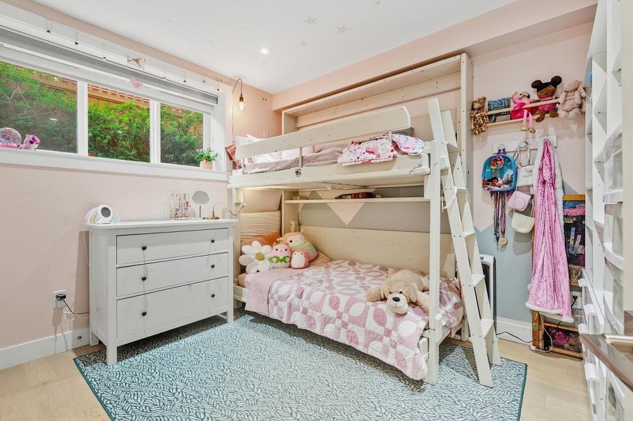 165 W 14th Avenue Vancouver, BC - 17