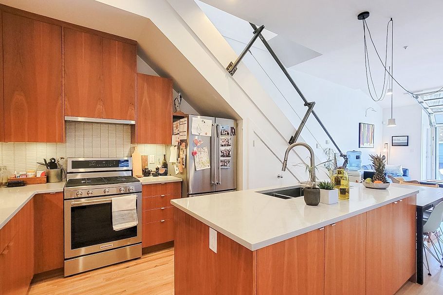 990 E 13th Avenue Vancouver, BC - 10