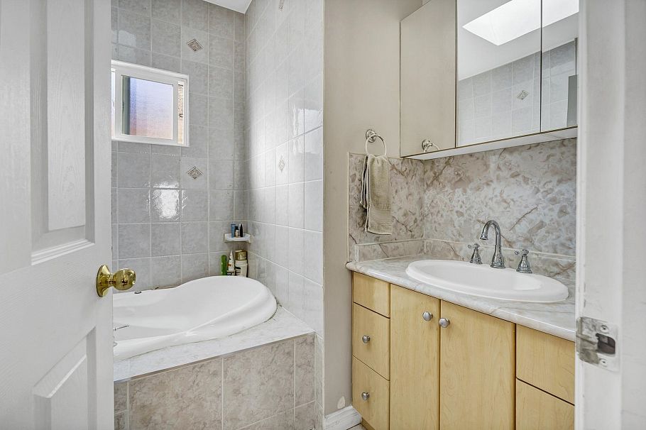 591 E 28th Avenue Vancouver, BC - 9