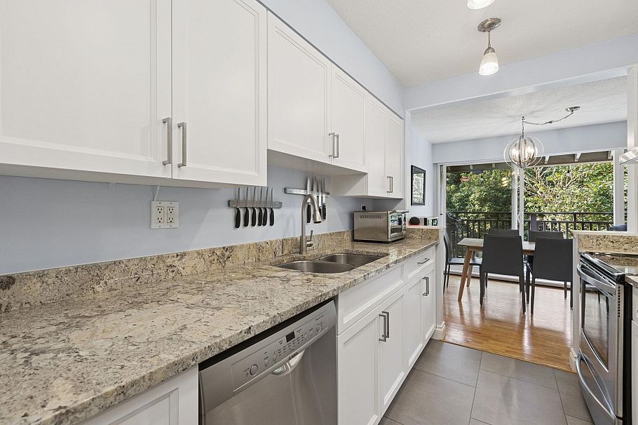 214 555 W 28th Street North Vancouver, BC - 12