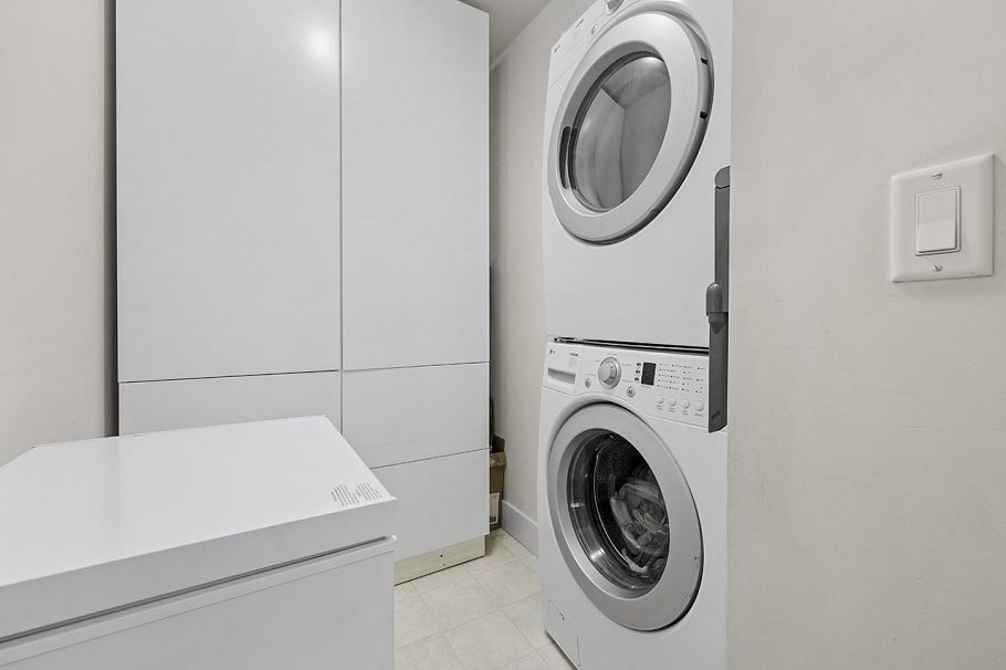 204 6333 Larkin Drive Vancouver, BC - 23