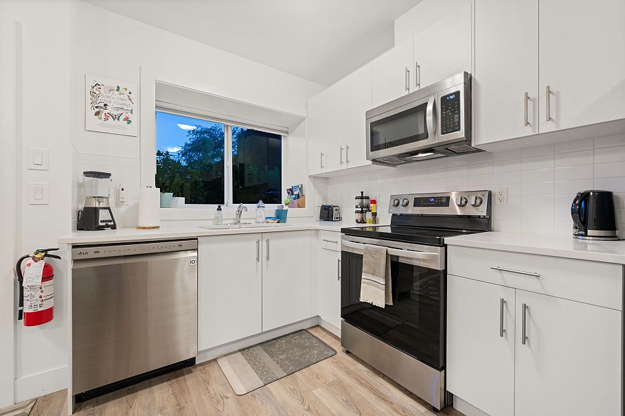 336 E Keith Road North Vancouver, BC - 27