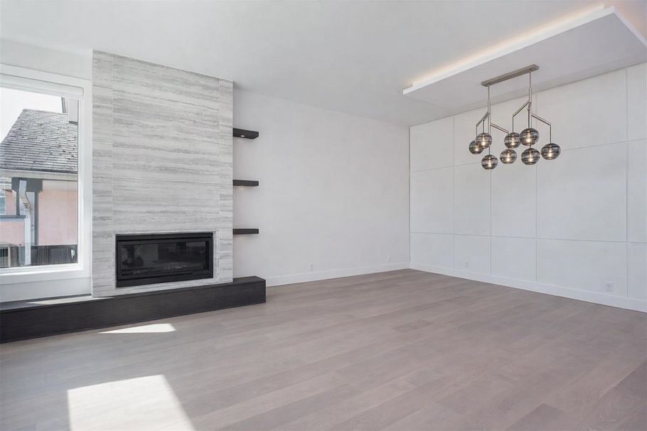 356 W 28th Street North Vancouver, BC - 3