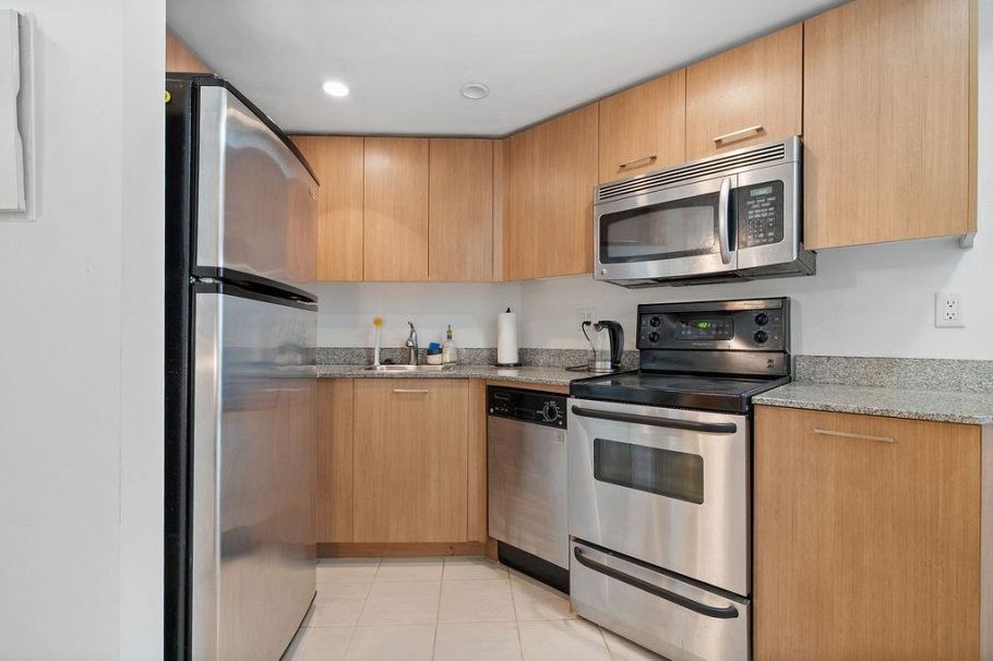 603 1212 Howe Street Vancouver, BC - 9