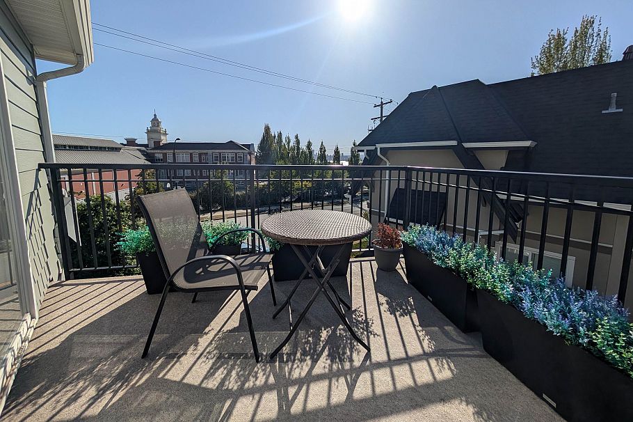 1 252 W 13th Street North Vancouver, BC - 14