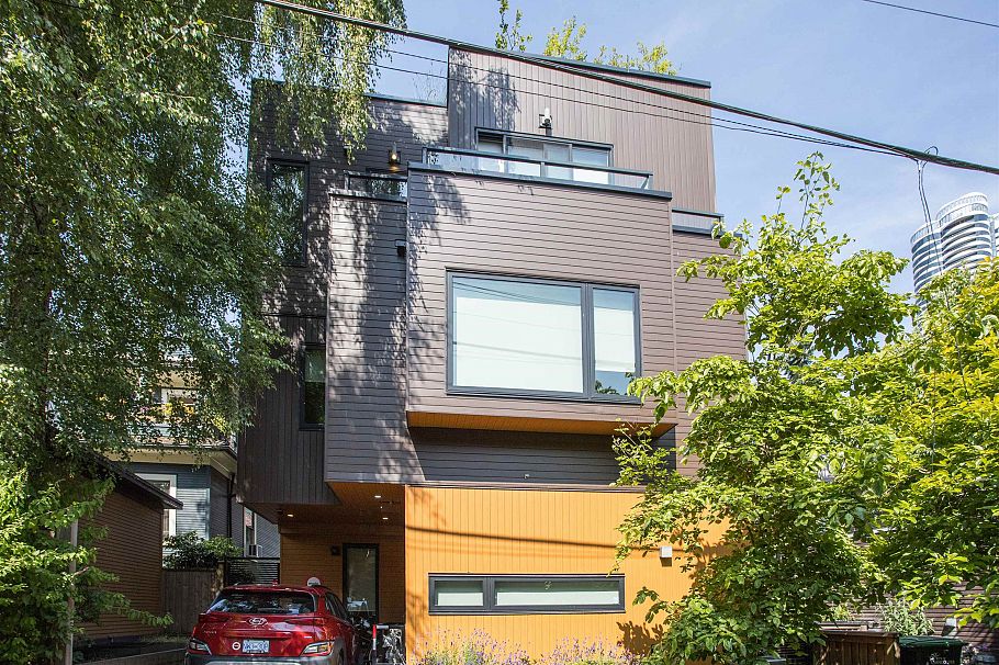 2 1152 Comox Street Vancouver, BC - 1