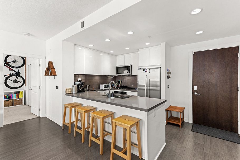 208 277 W 1st Street North Vancouver, BC - 5