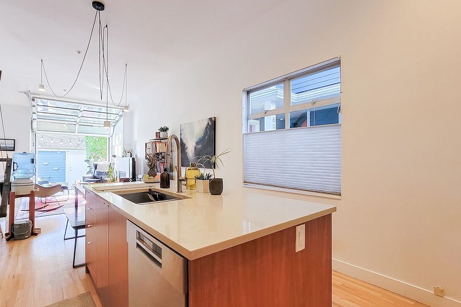 990 E 13th Avenue Vancouver, BC - 8