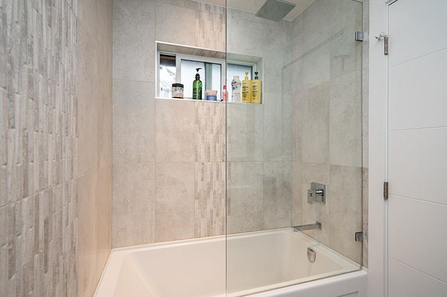 4365 Mountain Highway North Vancouver, BC - 25