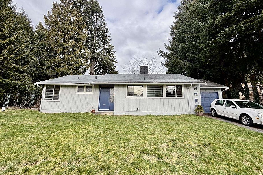 1876 Beaulynn Place North Vancouver, BC - 2