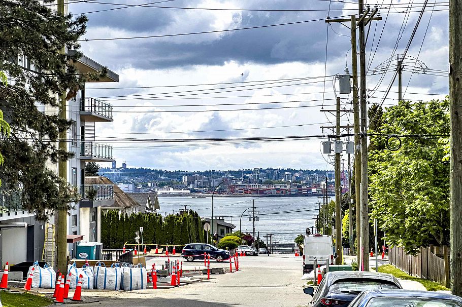 376 E 4th Street North Vancouver, BC - 3