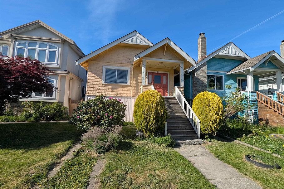 81 E 50th Avenue Vancouver, BC - 1