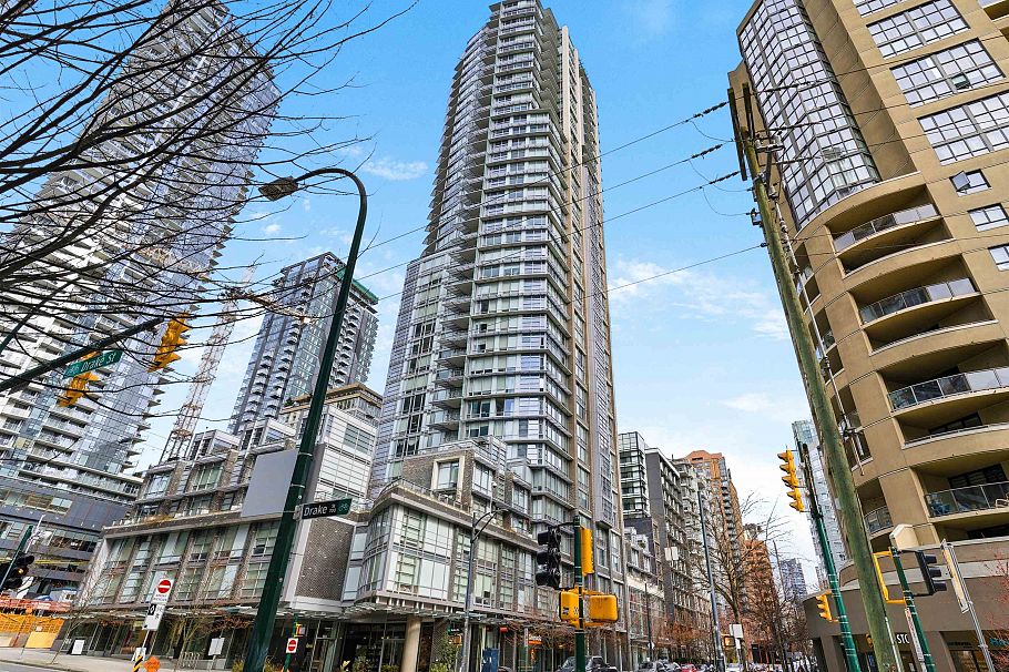 3305 1283 Howe Street Vancouver, BC - 1