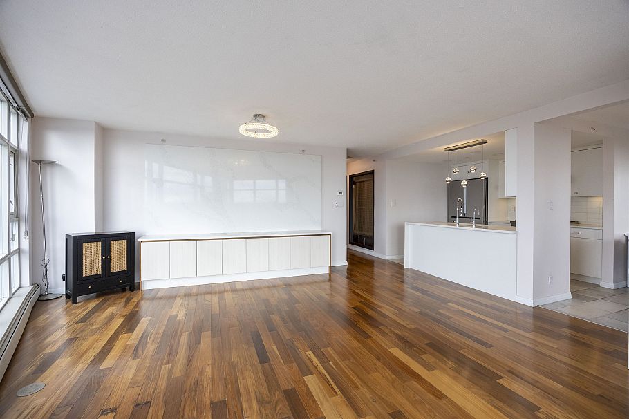 2907 198 Aquarius Mews Vancouver, BC - 8