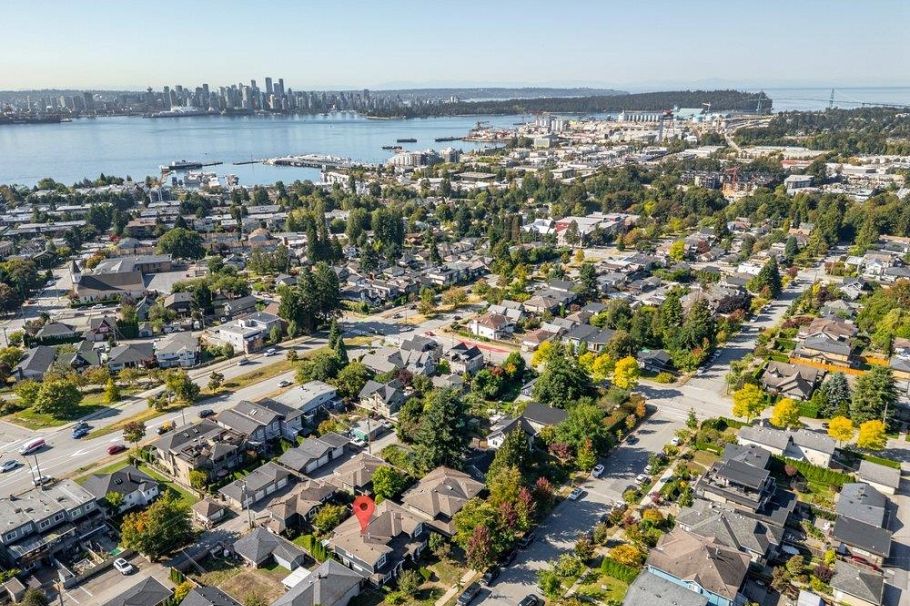 331 W 14th Street North Vancouver, BC - 39