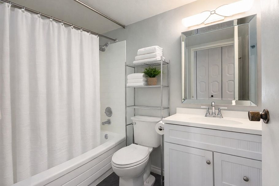 215 830 E 7th Avenue Vancouver, BC - 7