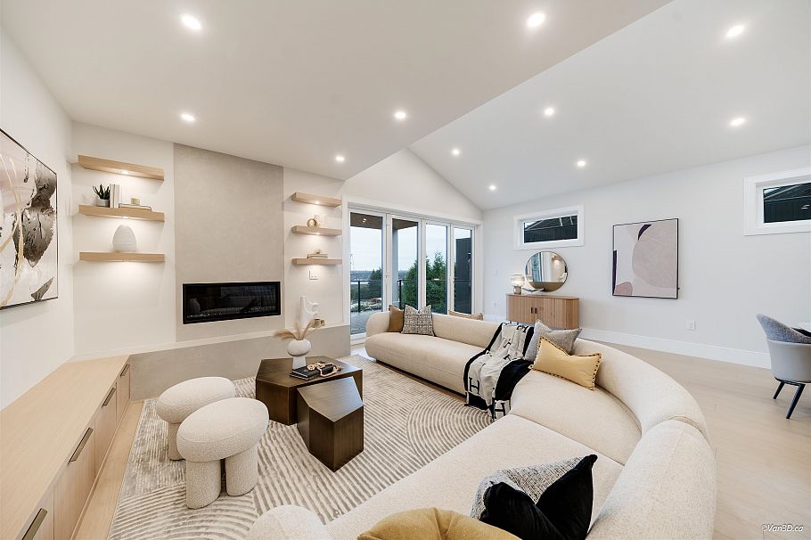 971 Adderley Street North Vancouver, BC - 13