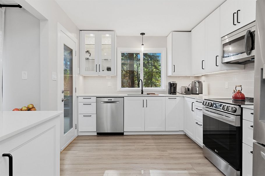 4535 Raeburn Street North Vancouver, BC - 11