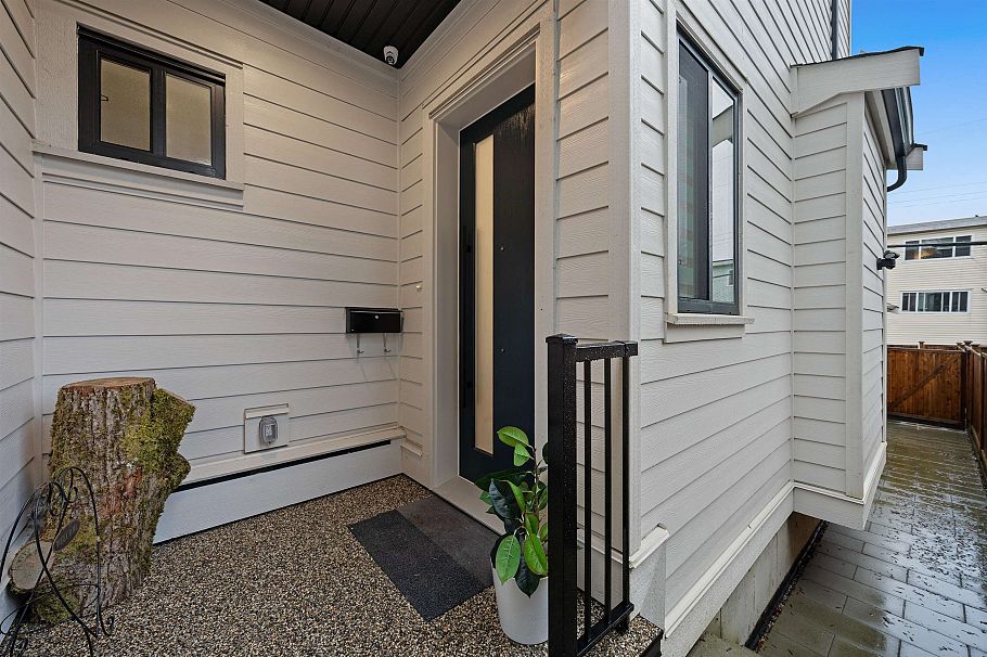 919 E 10th Avenue Vancouver, BC - 32