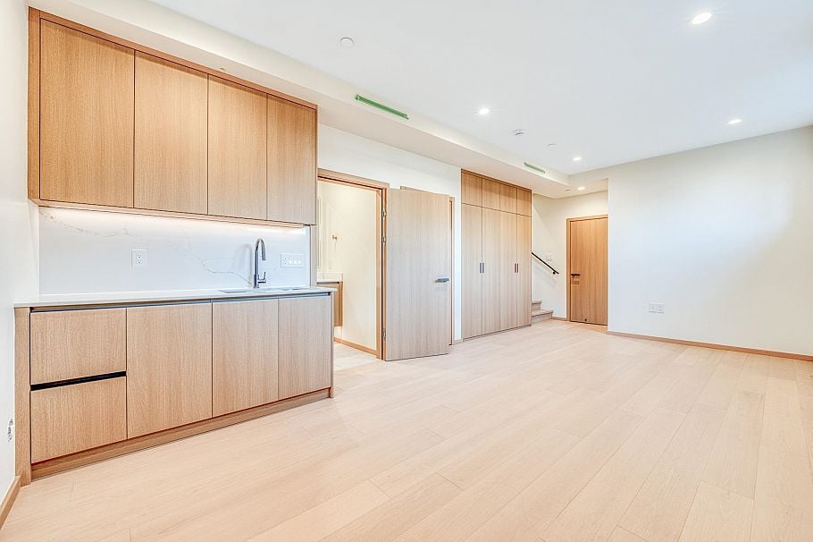 1 968 E 55th Avenue Vancouver, BC - 22