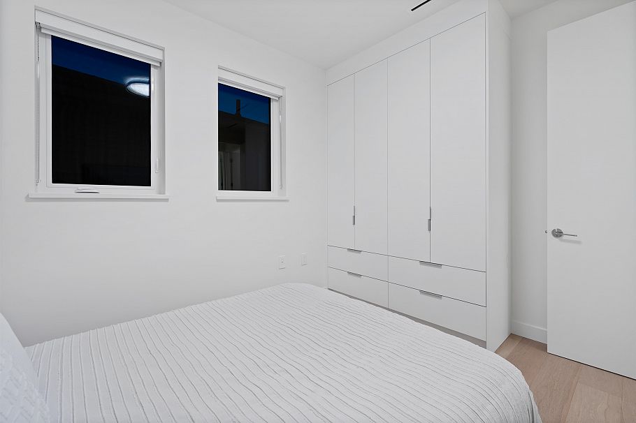 2 2253 Grant Street Vancouver, BC - 23