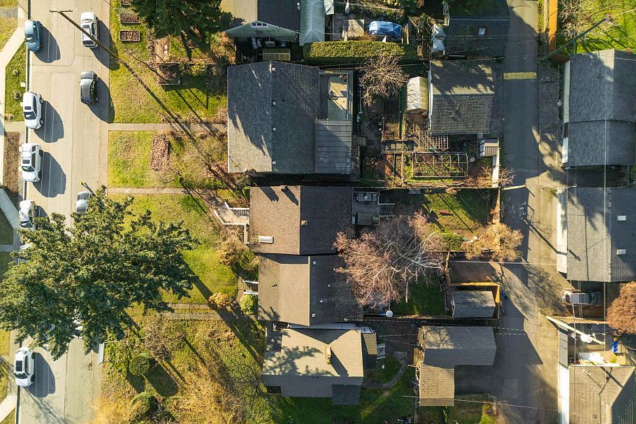 612 E 4th Street North Vancouver, BC - 22