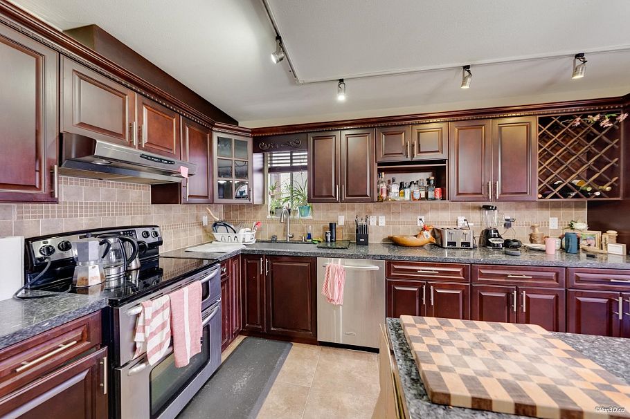 3450 Monmouth Avenue Vancouver, BC - 26