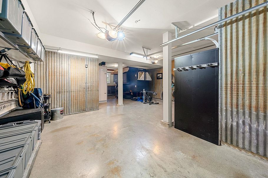 5 897 Premier Street North Vancouver, BC - 33