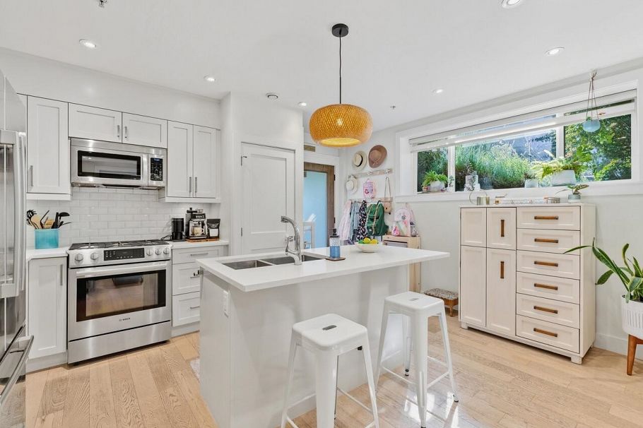 165 W 14th Avenue Vancouver, BC - 7