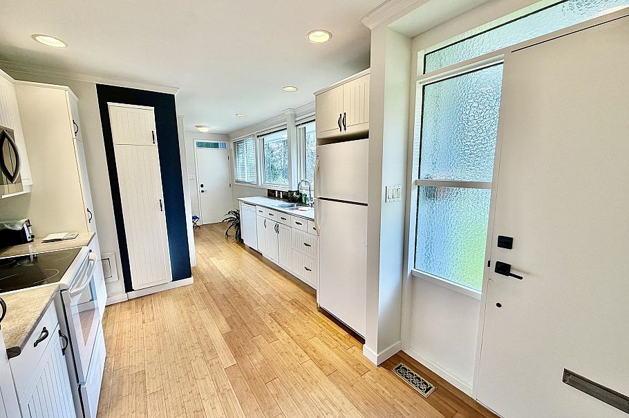 1876 Beaulynn Place North Vancouver, BC - 8