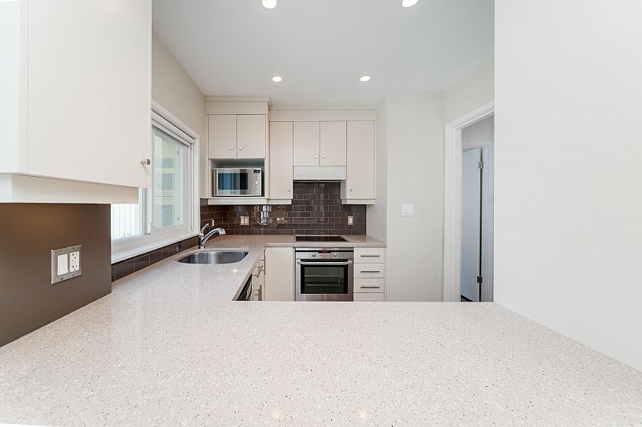 106 1972 Robson Street Vancouver, BC - 18