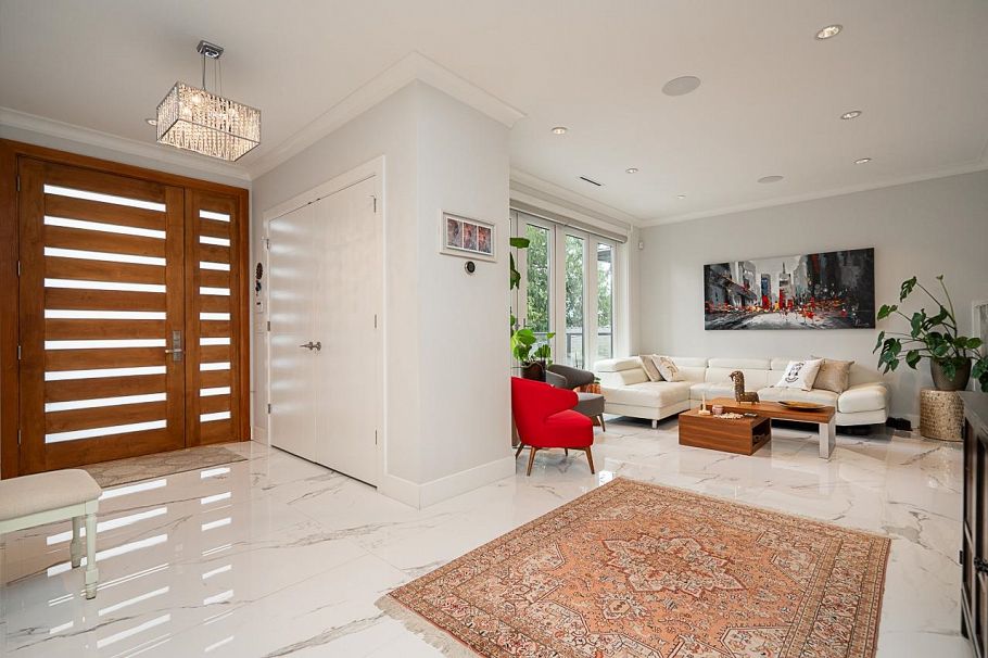 4365 Mountain Highway North Vancouver, BC - 3