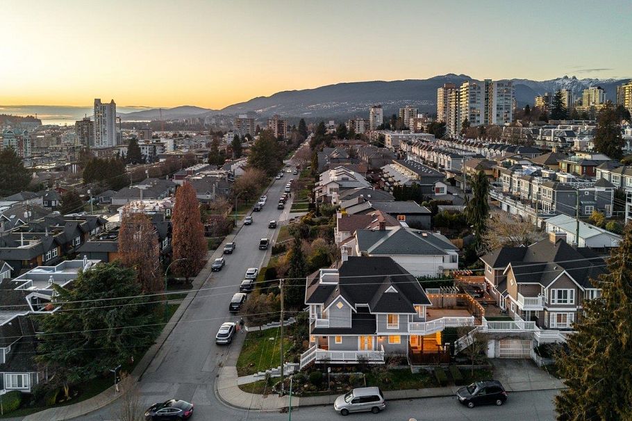 280 E 5th Street North Vancouver, BC - 37