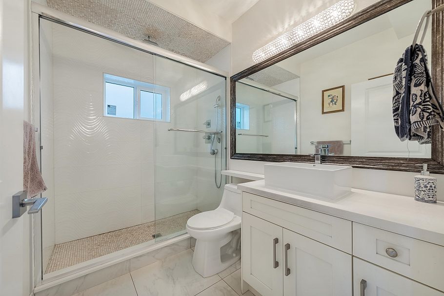 5887 Battison Street Vancouver, BC - 5