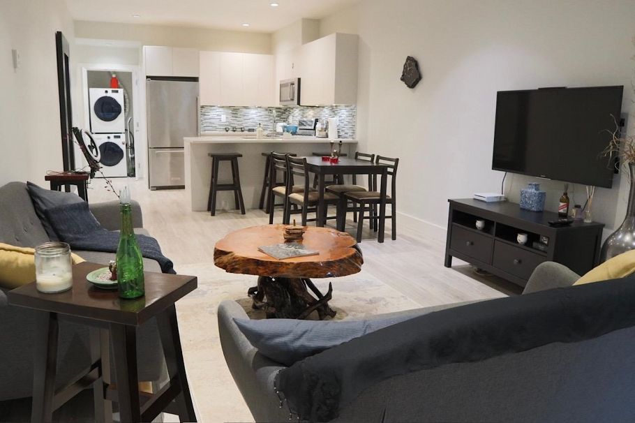 4365 Mountain Highway North Vancouver, BC - 37