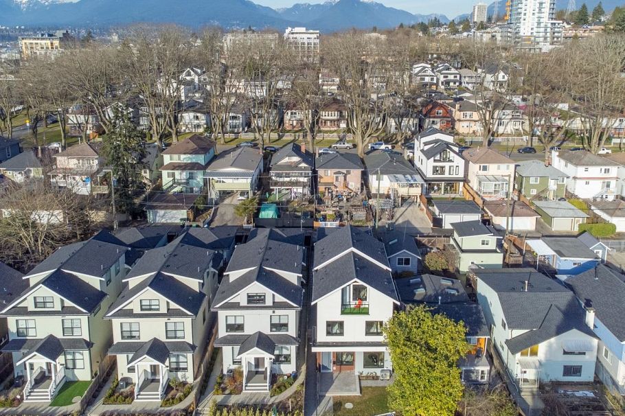 1 3547 E Georgia Street Vancouver, BC - 3