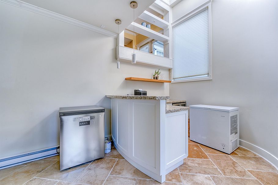 1987 W 37th Avenue Vancouver, BC - 14