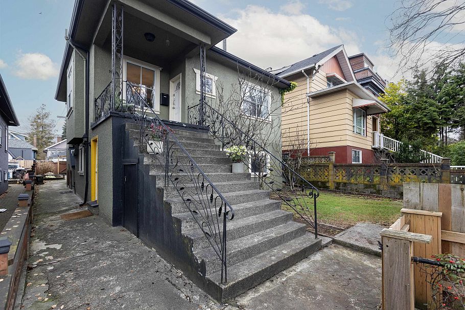 1923 E 1st Avenue Vancouver, BC - 26