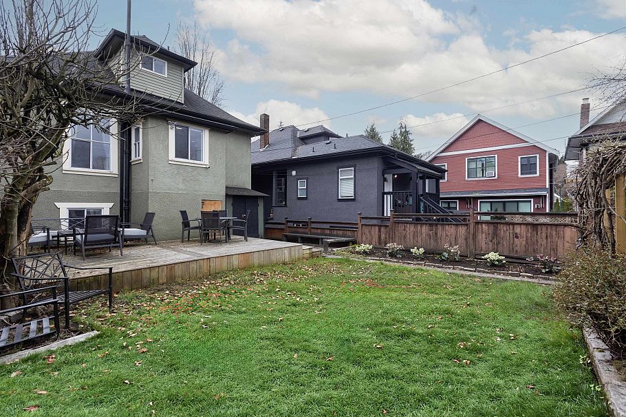 1923 E 1st Avenue Vancouver, BC - 25