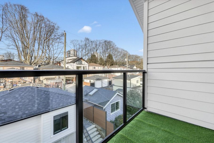 2 3547 E Georgia Street Vancouver, BC - 29