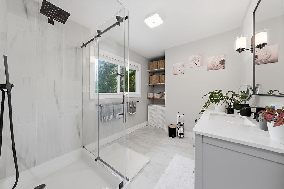 4535 Raeburn Street North Vancouver, BC - 16