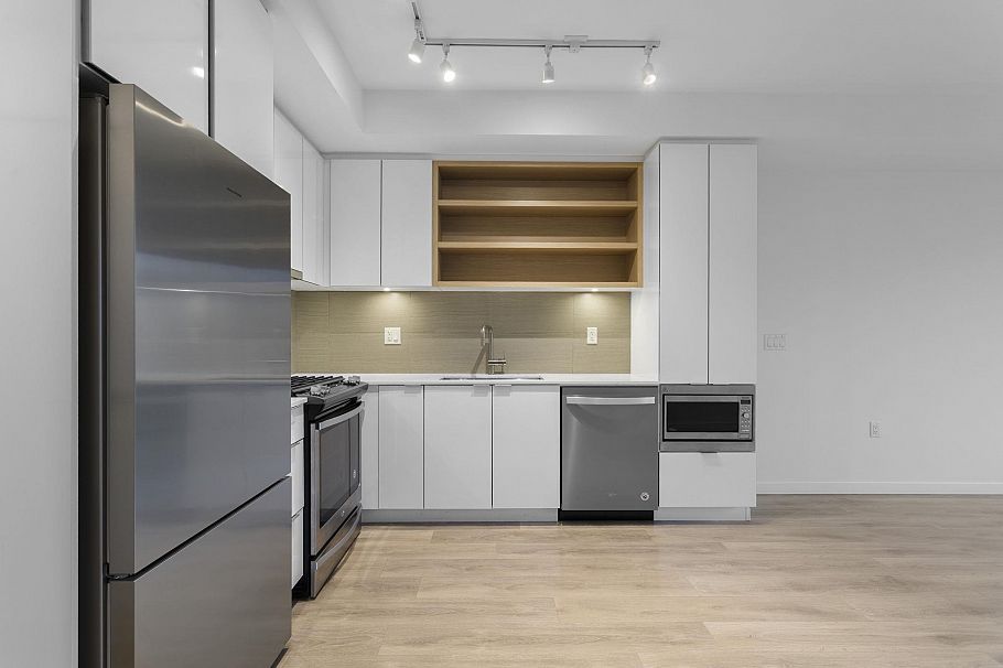 201 725 Marine Drive North Vancouver, BC - 15