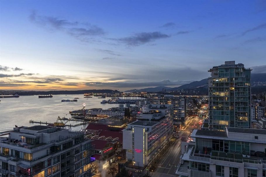 2107 188 E Esplanade North Vancouver, BC - 1