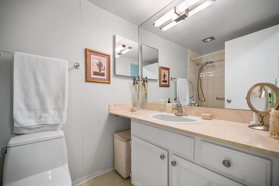 202 1066 W 13th Avenue Vancouver, BC - 4