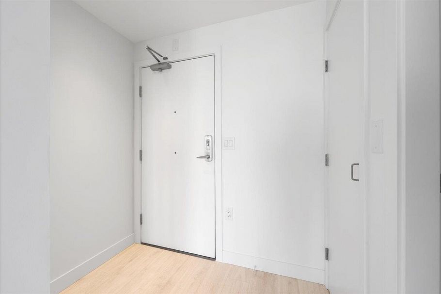 410 8138 Fraser Street Vancouver, BC - 5