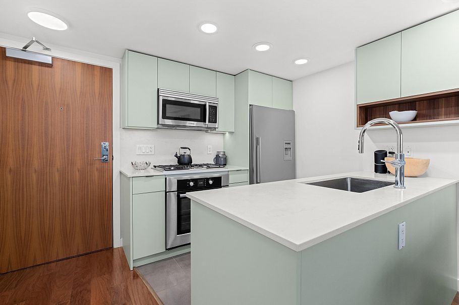 369 2080 W Broadway Street Vancouver, BC - 3